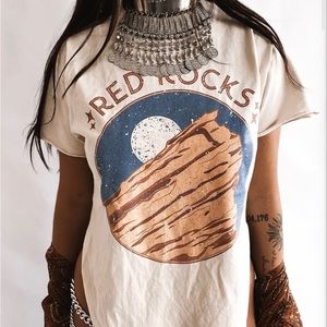 Pebby Forevee Red Rocks Side Slit Tee